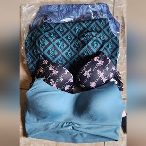 1 Pink push-up bra and 3 Victoria secret light sports bra.